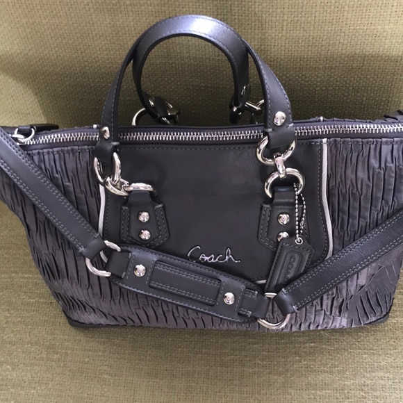 How To Sell Handbags On Poshmark